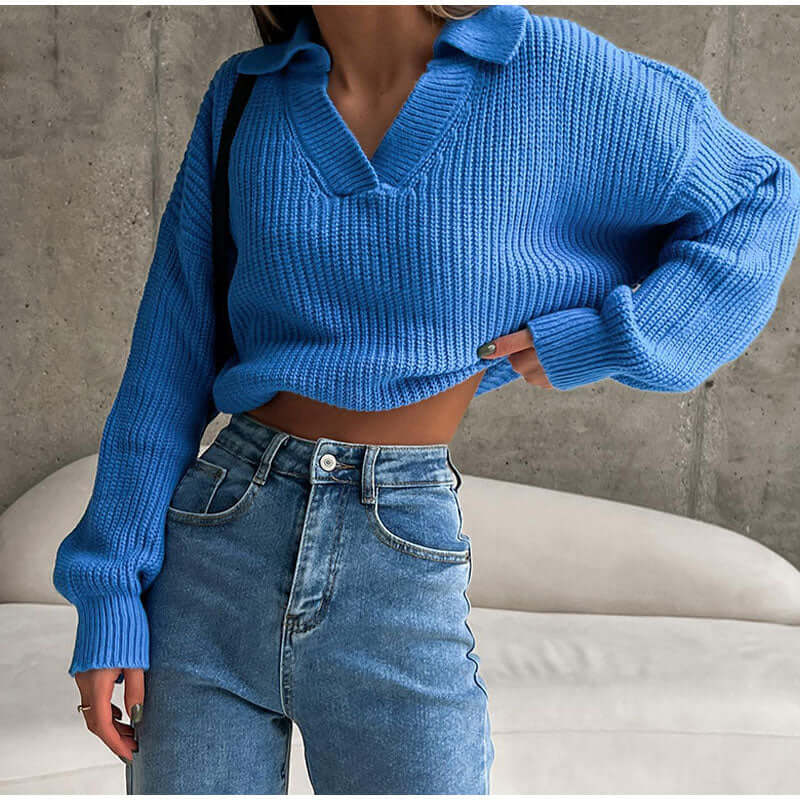 Relaxed fit women's knitted sweater in cozy polyester for ultimate comfort and timeless style. All-season.
