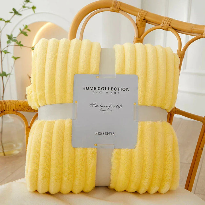 Comfortable wide-stripe fleece blanket, perfect as a cozy, soft throw for your living room or bedroom.
