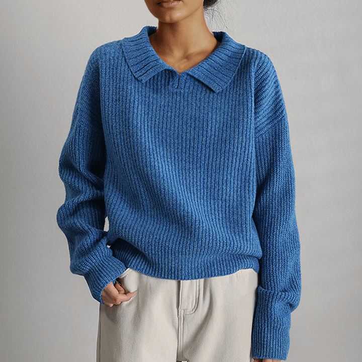 Cozy women's loose knitted jumper in a soft beige, perfect for casual autumn and winter wear. Long sleeve comfort.