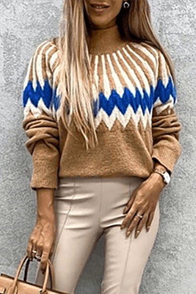 Casual women's pullover sweater. Chic printed collar design on a cozy knit fabric.
