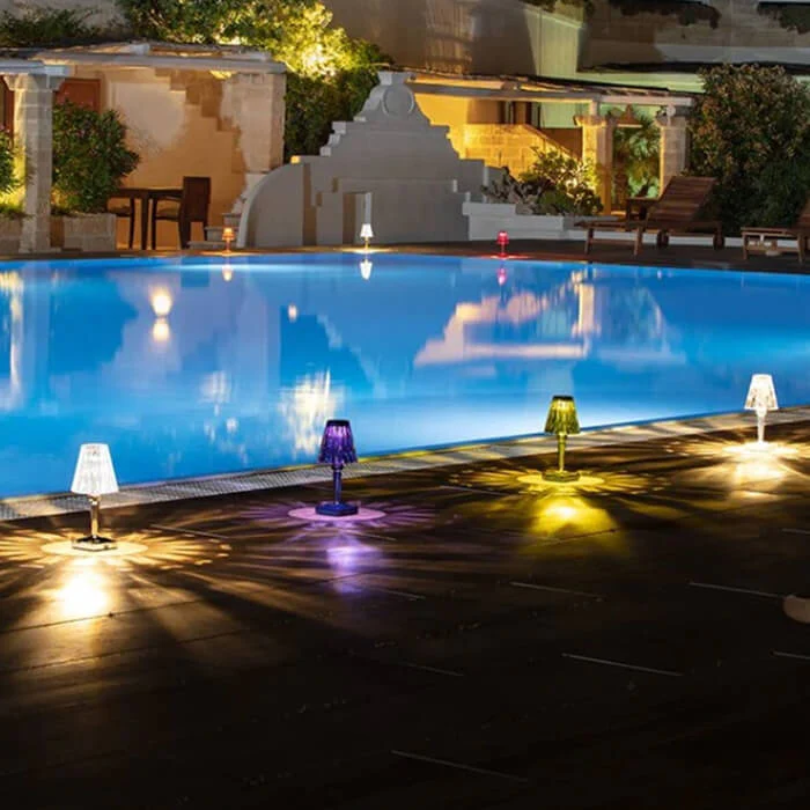 Chique CrystalLuxe accent lamp, modern decorative lighting for a refined home atmosphere.