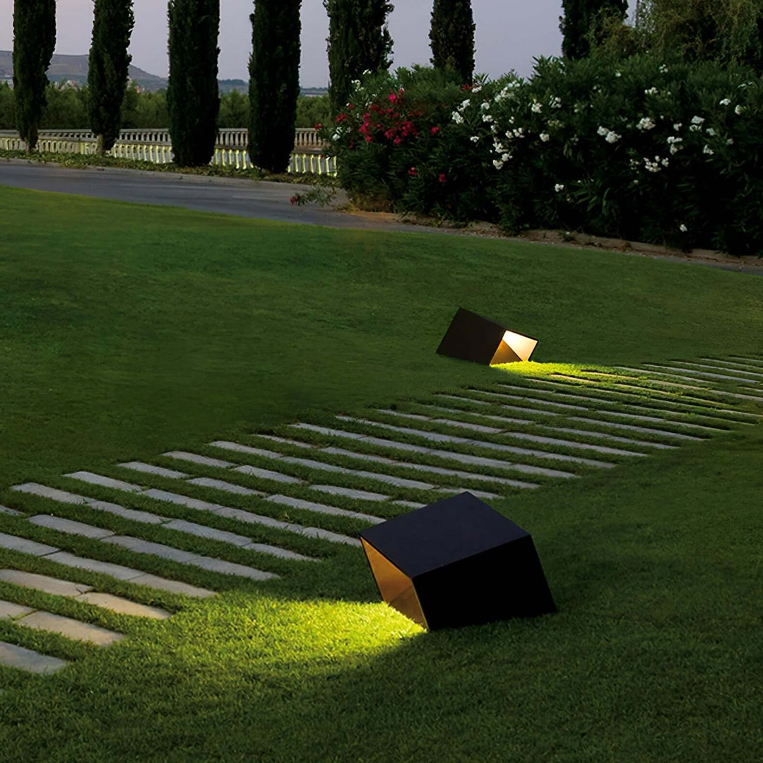 Solar Cube Garden Light - Outdoor LED Lamp