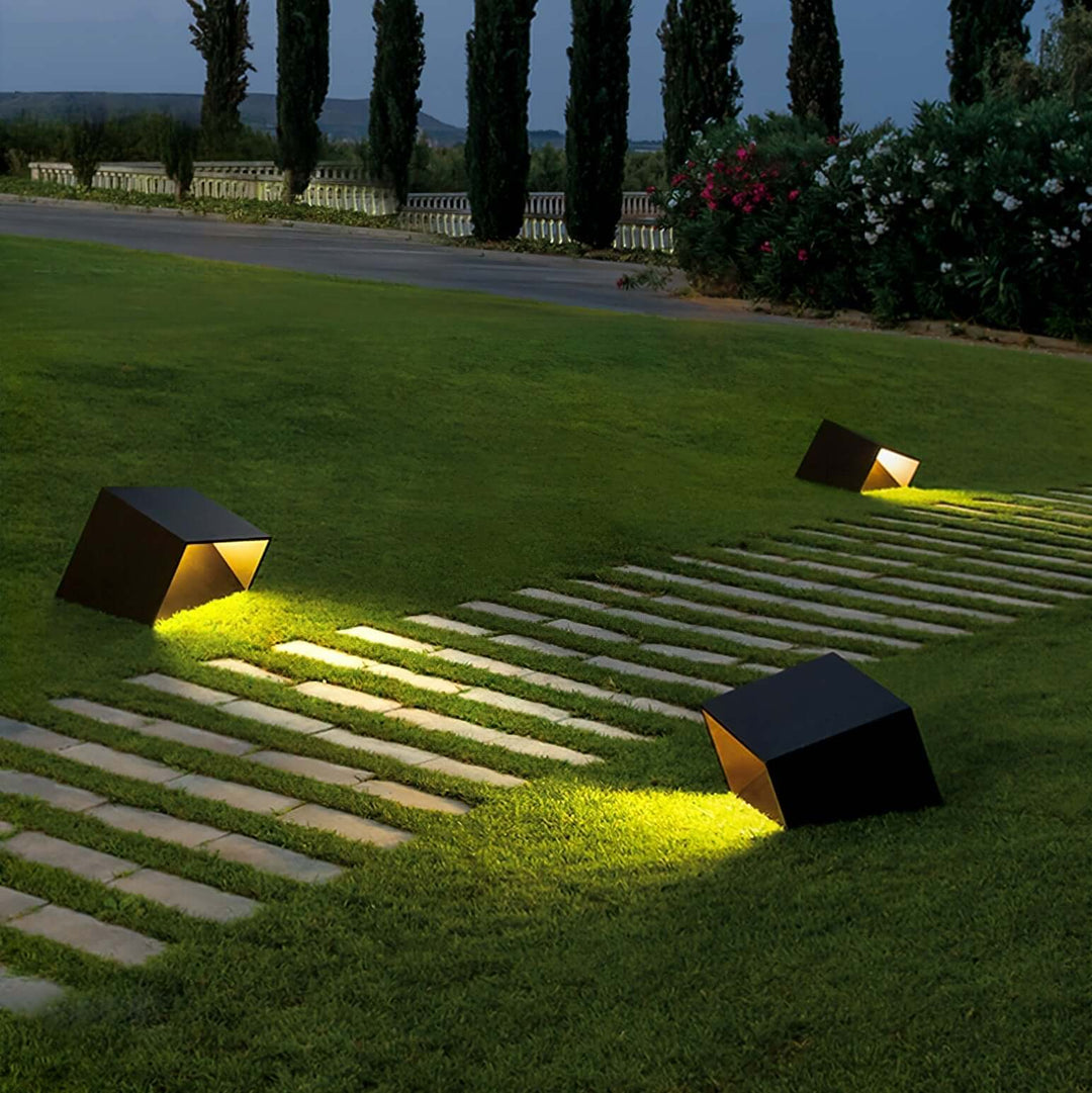 Solar Cube Garden Light - Outdoor LED Lamp