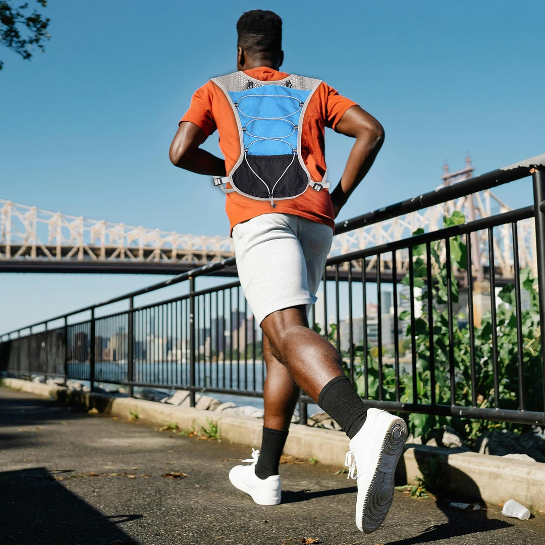 Dravien running vest, adjustable fit, 2L hydration bladder, ideal for trail and road running.