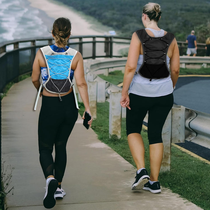 Essential hydration vest for runners, 2L bladder, ultra-light design, maximum comfort.