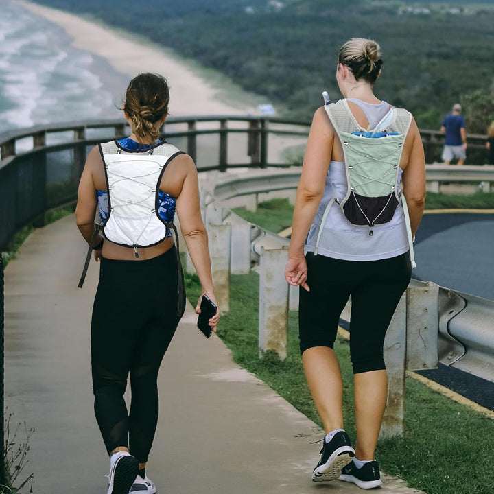 Lightweight outdoor vest, 2L bladder, excellent for sustained hydration on the go.
