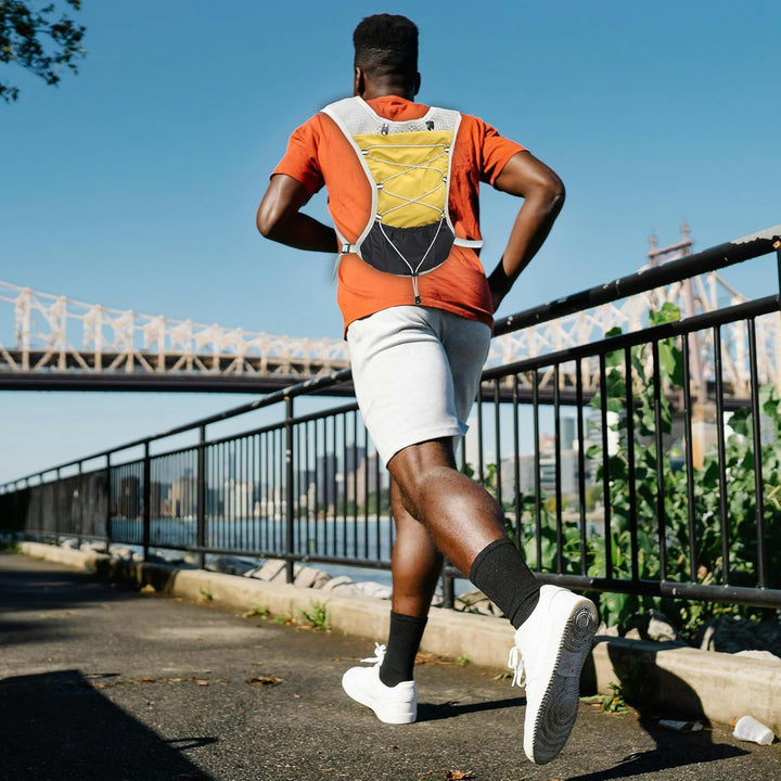 Dravien ultra-light hydration vest, 2L bladder, for marathon and ultra-marathon events.