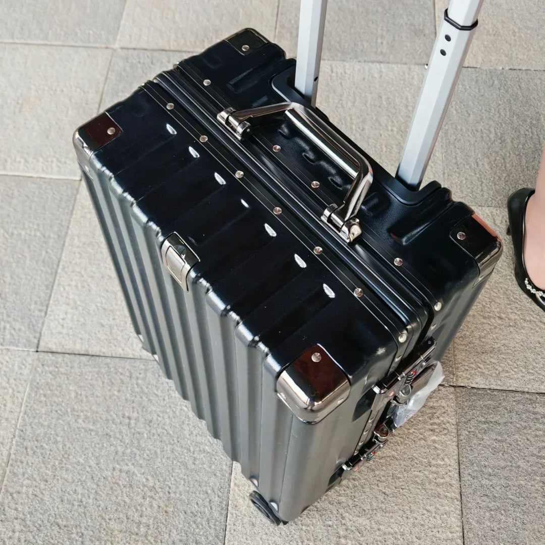 Robust hard shell suitcase, ideal for business trips & vacations, with aluminum frame.