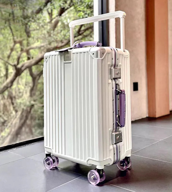 Valencia Voyager hard-shell luggage: durable, secure, with smooth spinner wheels for modern travelers.