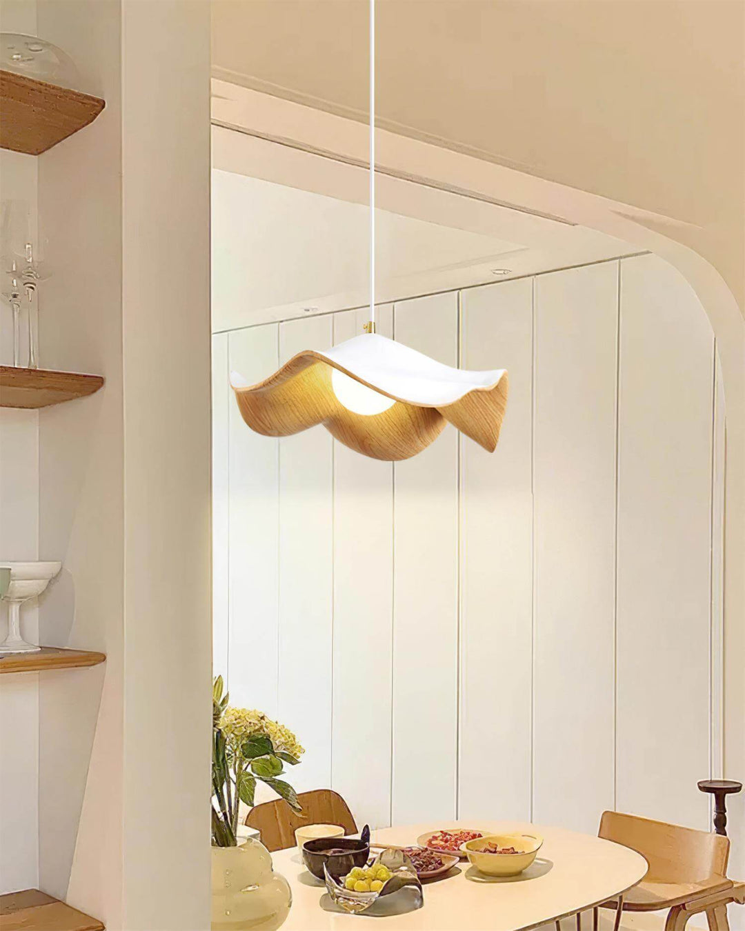 Decorative Resin Pendant Lamp with Leaf Design