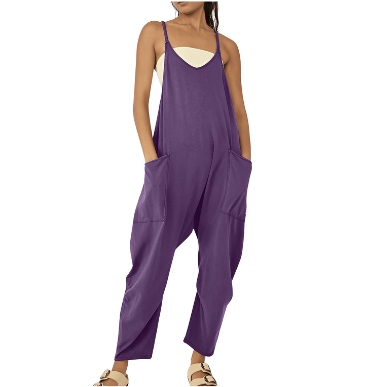 Comfortable women's relaxed fit jumpsuit, sleeveless with useful pockets, ideal for warm weather.