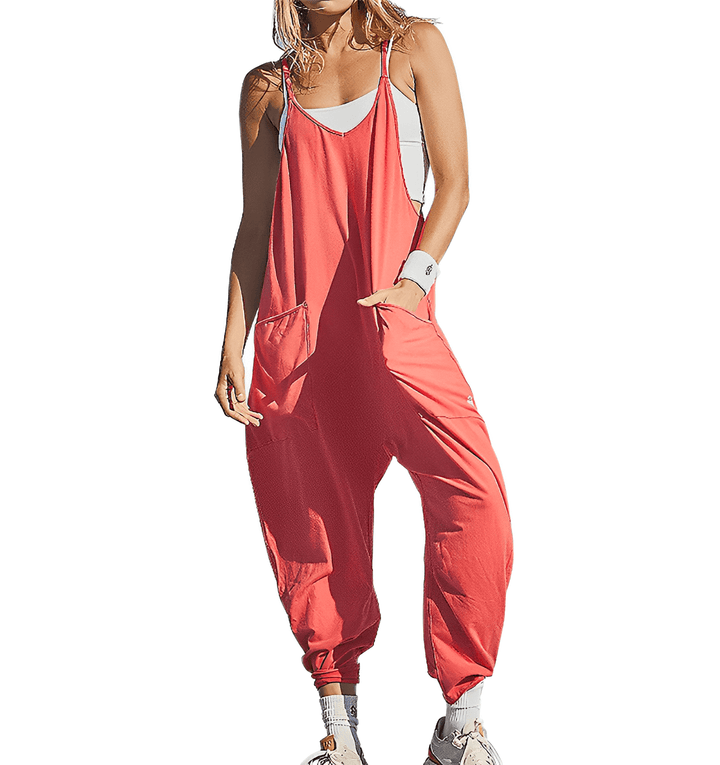 Comfortable women's sleeveless jumpsuit with a relaxed fit, ideal for everyday casual style.