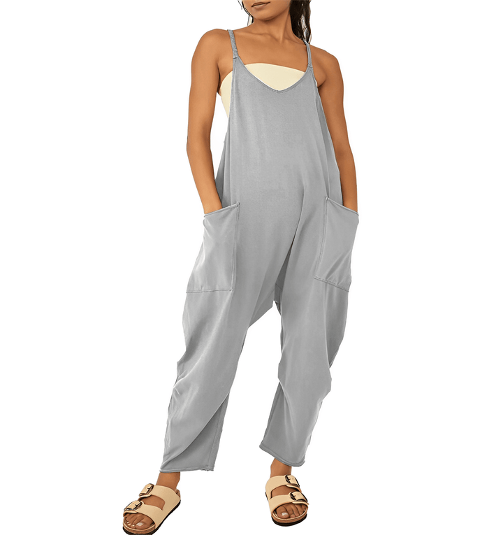 Fashionable women's one-piece jumpsuit, sleeveless design featuring practical pockets.