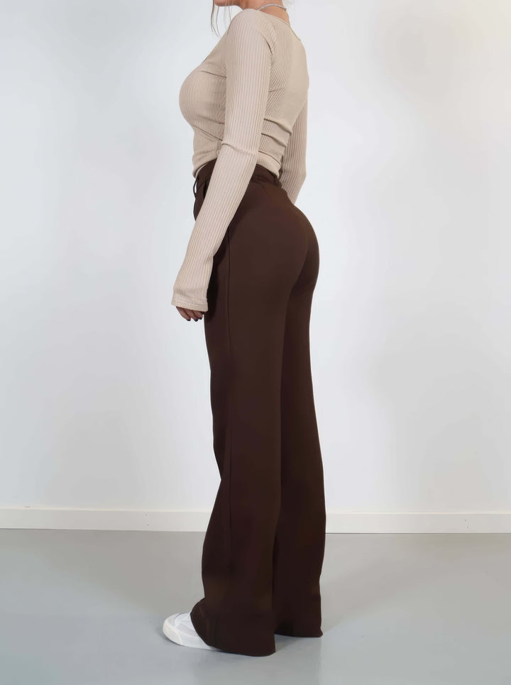 Effortless elegance: women's black wide leg pants, a comfortable choice for any wardrobe.