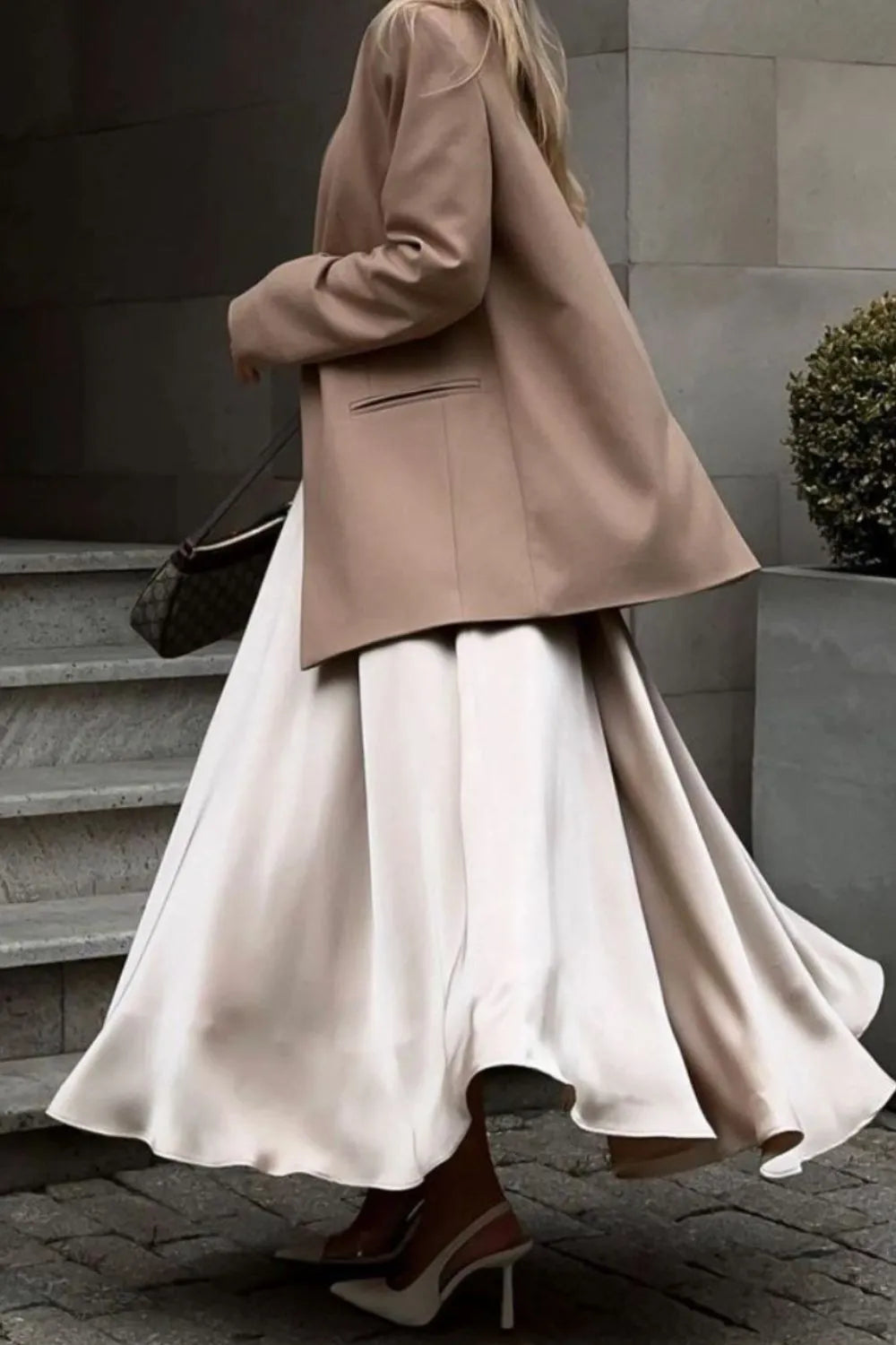 Flowy maxi skirt for women, a comfortable and chic option for summer or versatile fashion.
