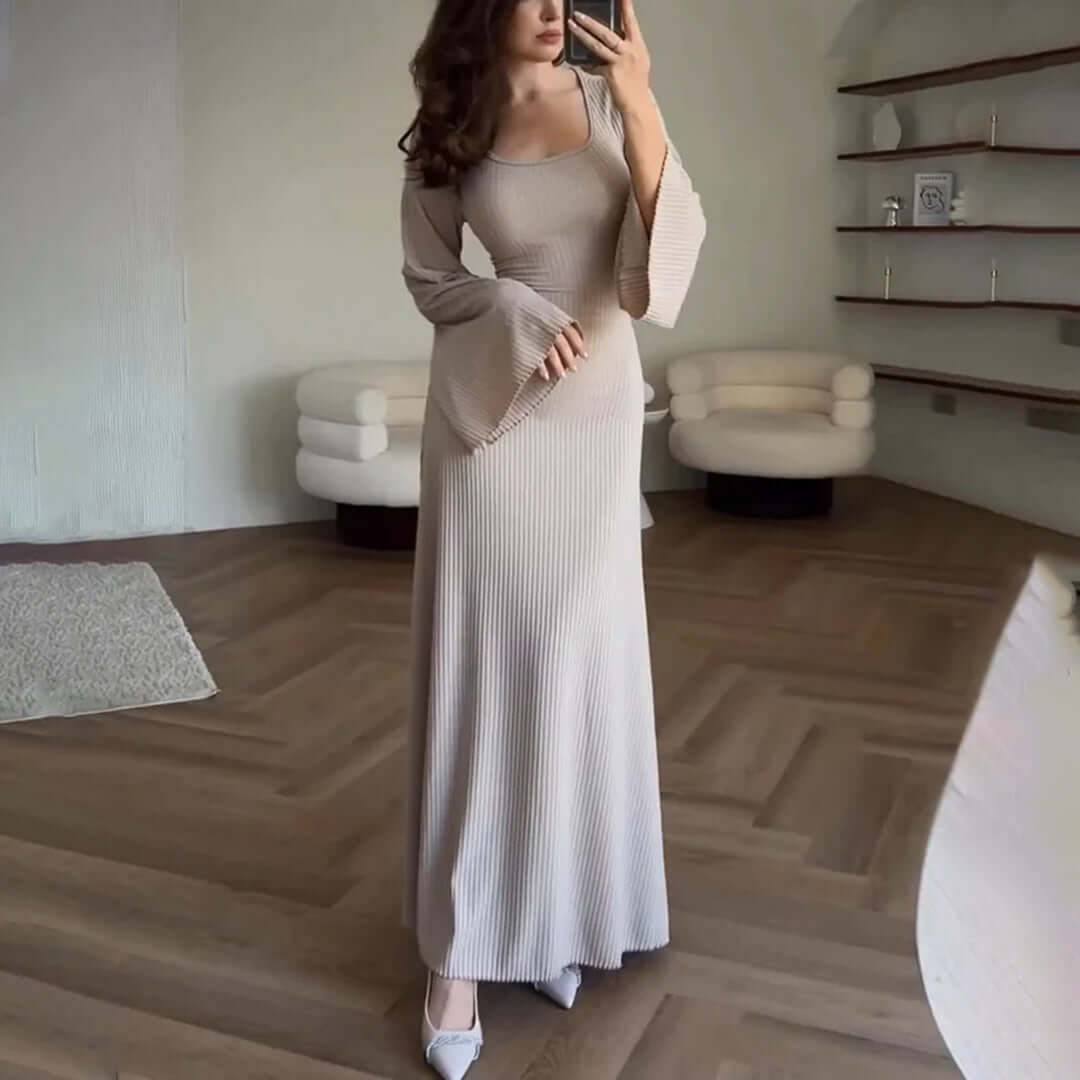 Chic women's flowy maxi dress, long and elegant. Comfortable for casual wear, perfect for summer & evening events.