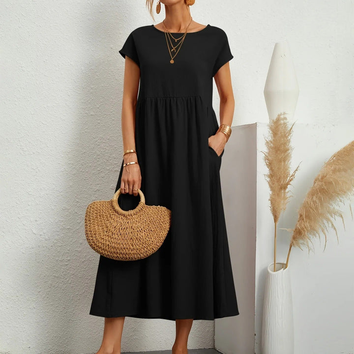 Comfortable women's flowy maxi dress, ideal for casual summer days or elegant evening wear.