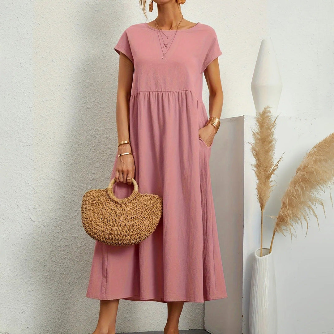 Women's casual flowy maxi dress, perfect for relaxed yet elegant everyday summer style.