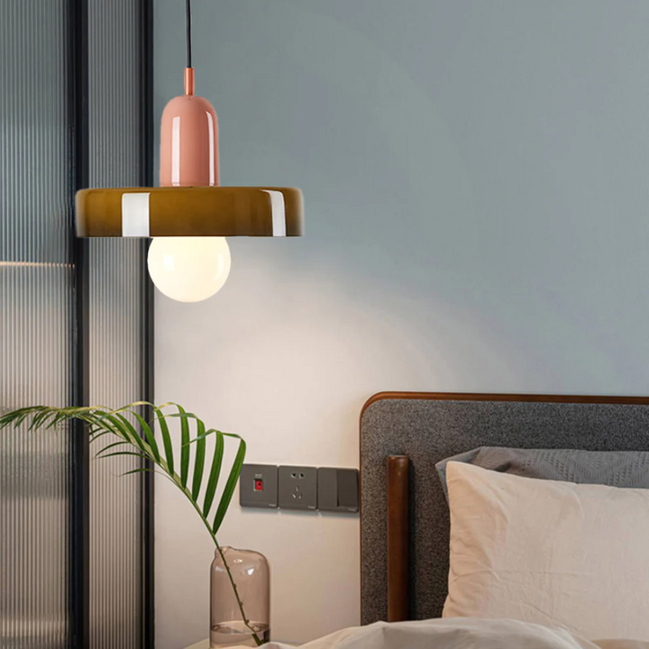 Elegant pendant light: GloboLuxe LED with a beautiful glass globe for modern spaces.