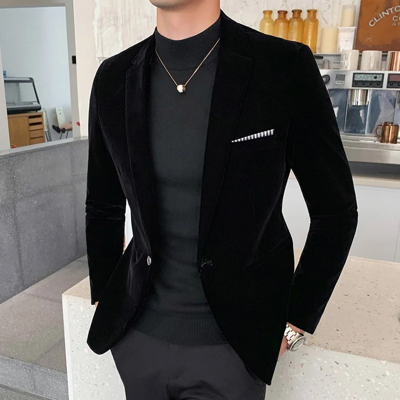Elegant men's velvet blazer, slim fit with one button, in rich colors, perfect for formal occasions like weddings and galas.