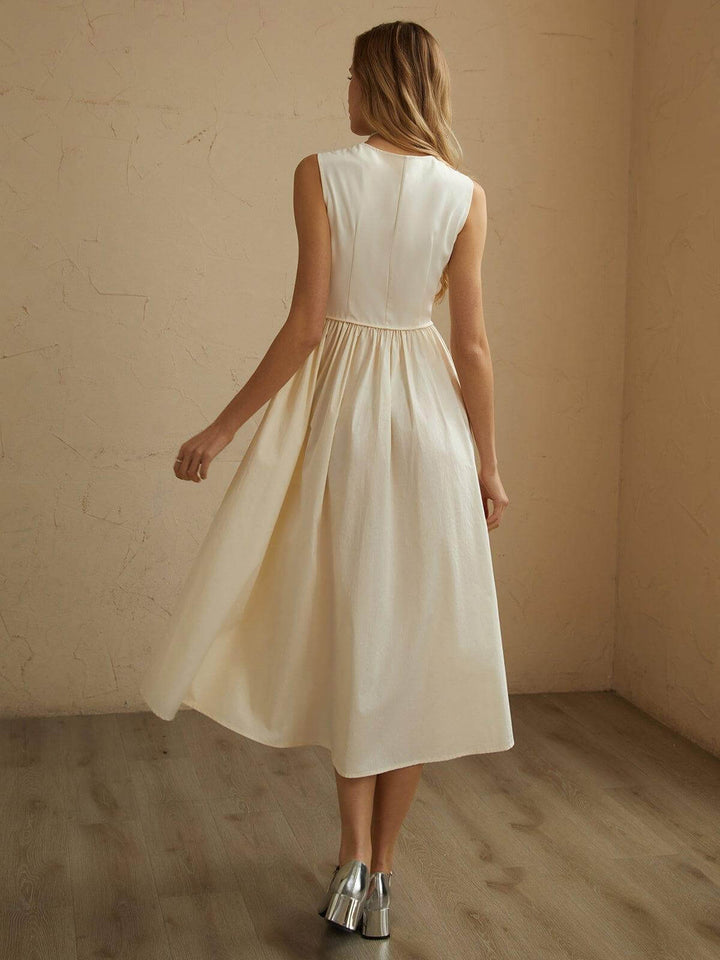 Women's elegant summer midi dress, featuring comfortable pleats and a flowing silhouette, ideal for any event.