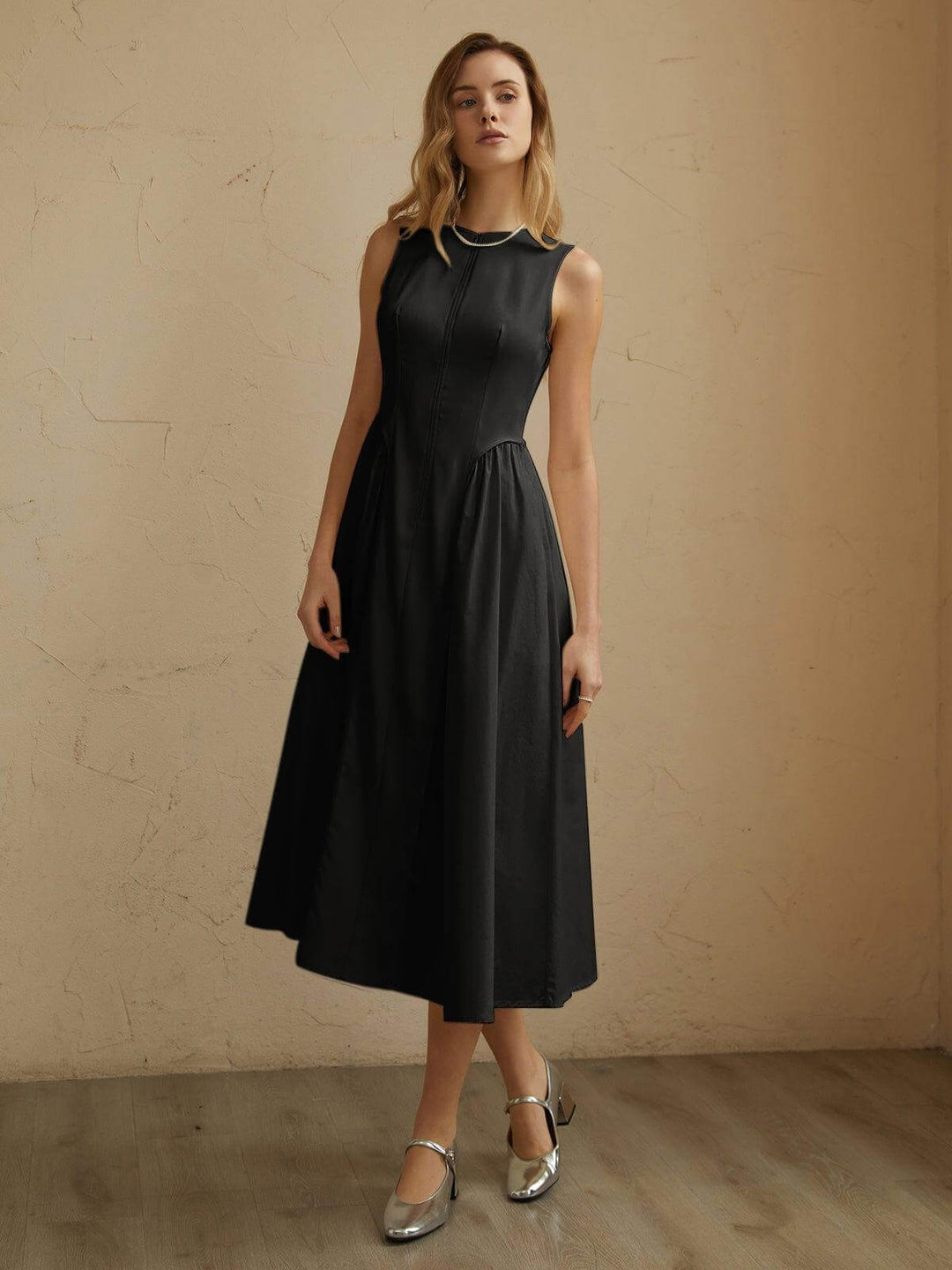Versatile women's pleated midi dress, suitable as a comfortable formal or casual summer dress.