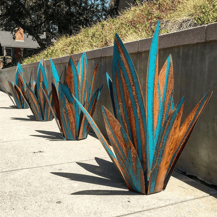 Waterproof solar agave light, elegant outdoor garden decor. Handcrafted lighting for a beautiful patio & lawn.