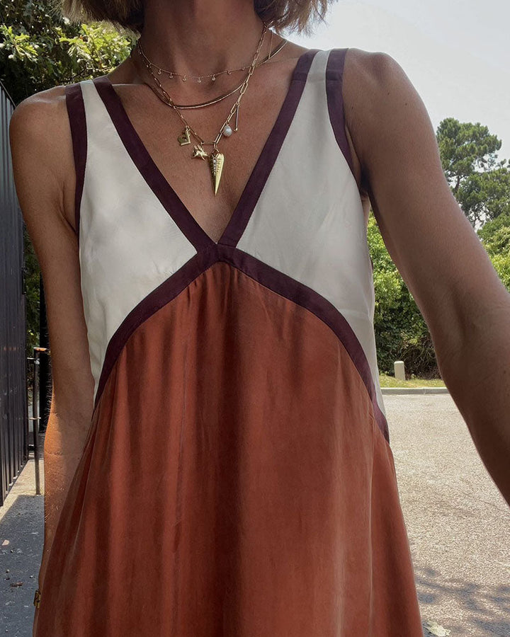 Elegant women's dress, a contrast V-neck maxi style for modern fashion and comfort.