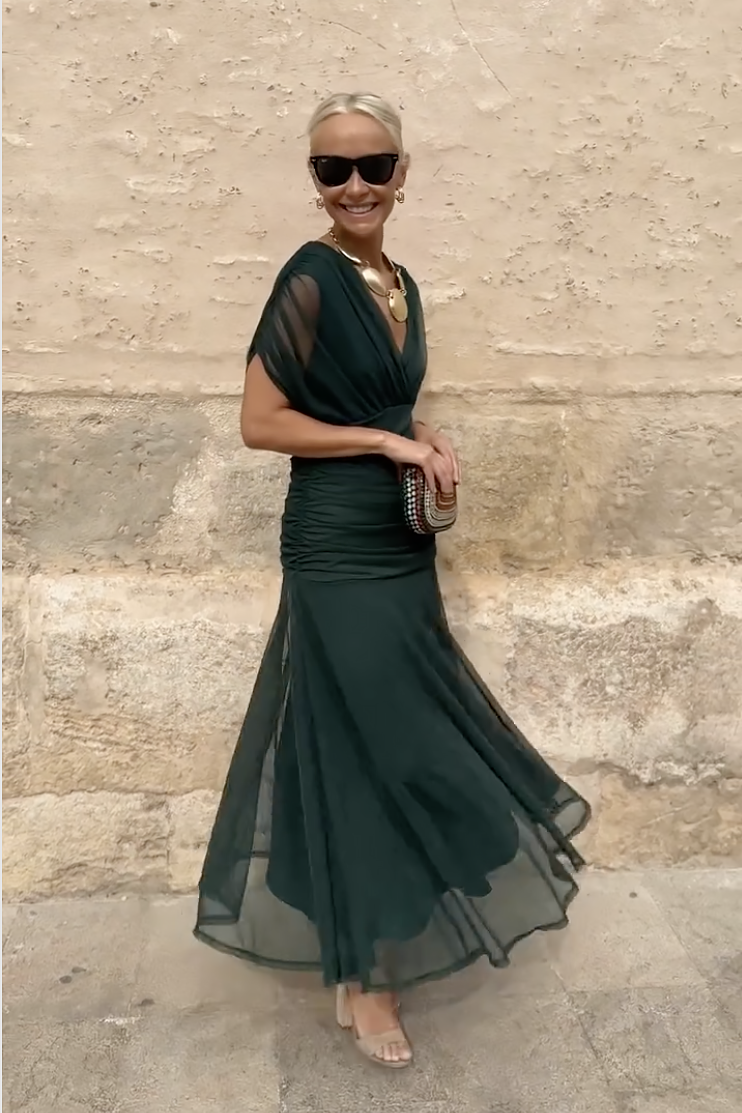 Sleeveless V-neck maxi dress for women, elegant fantasy print, ideal for summer parties & events.