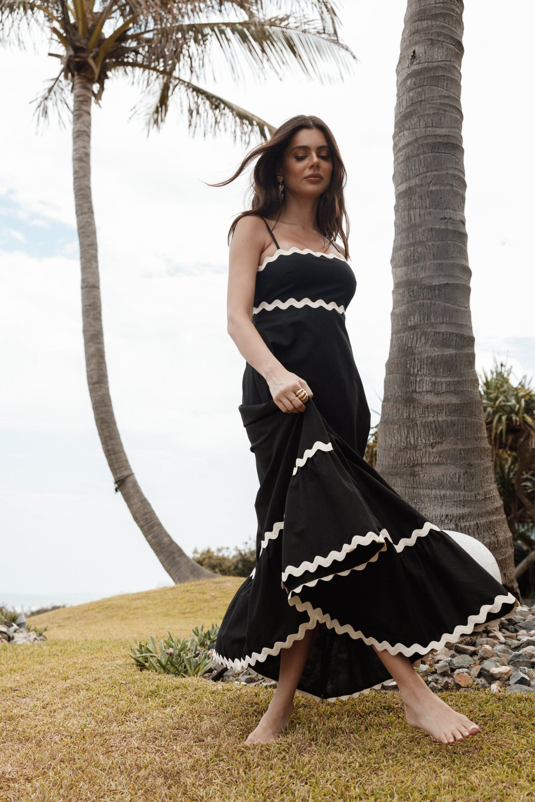 Long sleeveless black maxi dress for women, a versatile piece for elegant evenings or comfortable summer days.