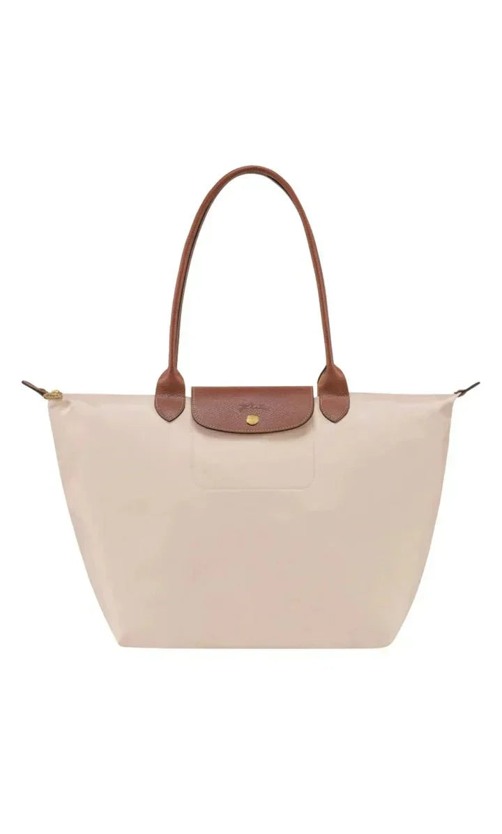 Gray women's daily carry bag, stylish and elegant, with an adjustable crossbody strap. Fashionable design.