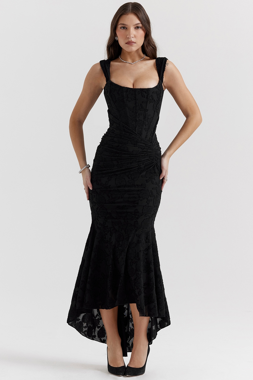 Statement women's maxi dress, elegant corset style with ruched details for a stunning party look.
