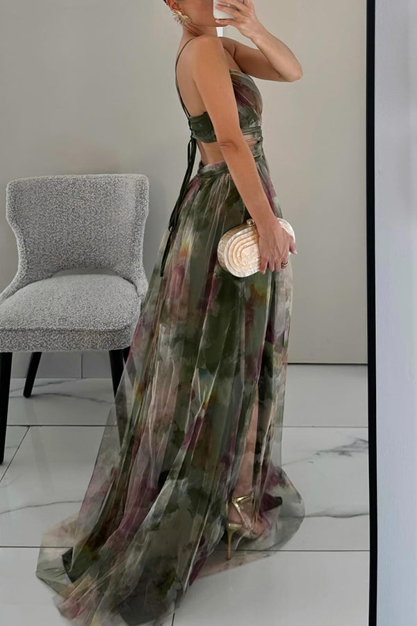 Printed spaghetti strap maxi dress, women's figure-hugging design. Ideal elegant dress for summer vacations.