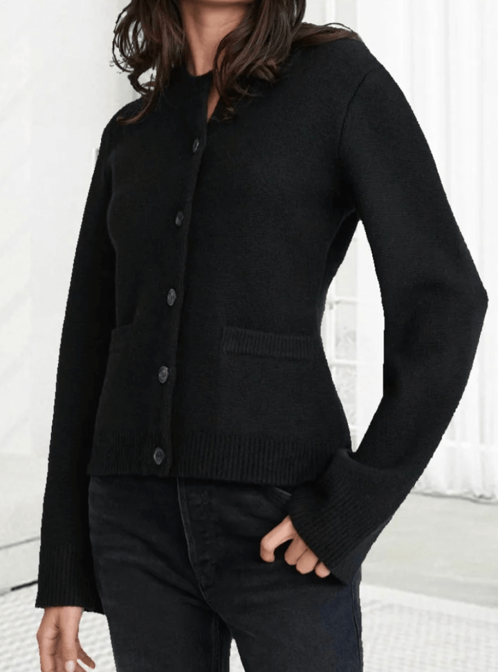 Casual yet elegant women's flare sleeve top, a warm and versatile fashion sweater for winter.