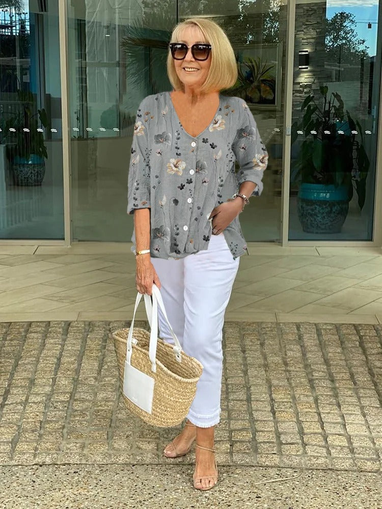 Beautiful women's floral print blouse. An elegant and comfortable lightweight top, ideal for spring and summer wear.