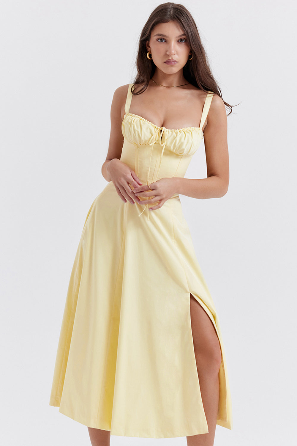 Elegant women's summer party dress: floral print, bustier style, and waist-shaping for a flattering fit.