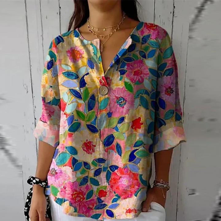 Stylish women's floral print blouse. A comfortable and elegant long-sleeve top for versatile fashion.
