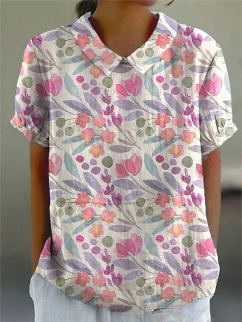 Chic women's short-sleeve floral top featuring a sophisticated Peter Pan collar, ideal for summer fashion.