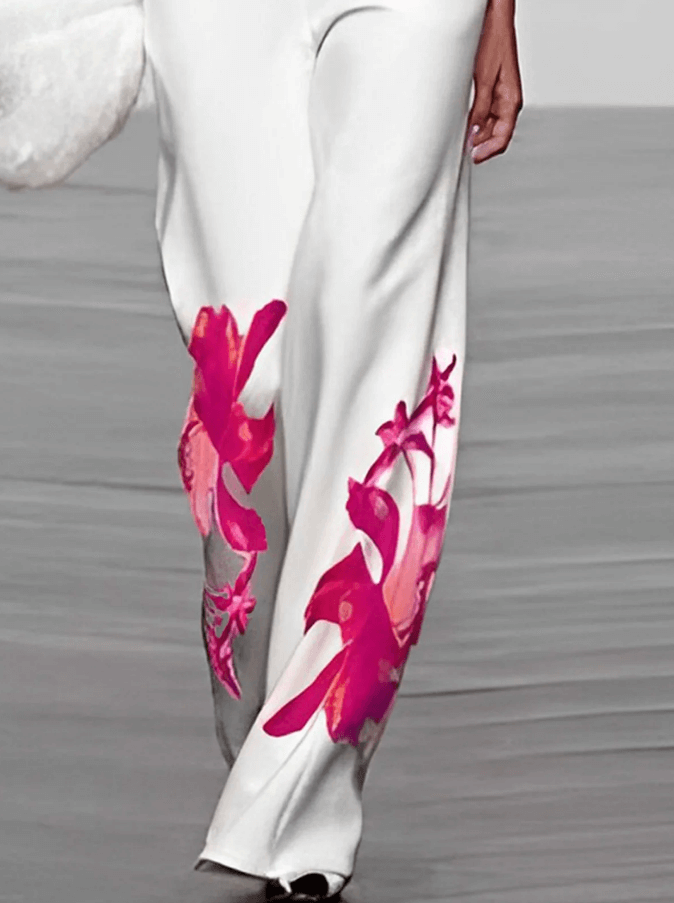 Comfortable women's floral print top & pant set, a versatile two-piece outfit for spring and summer fashion.