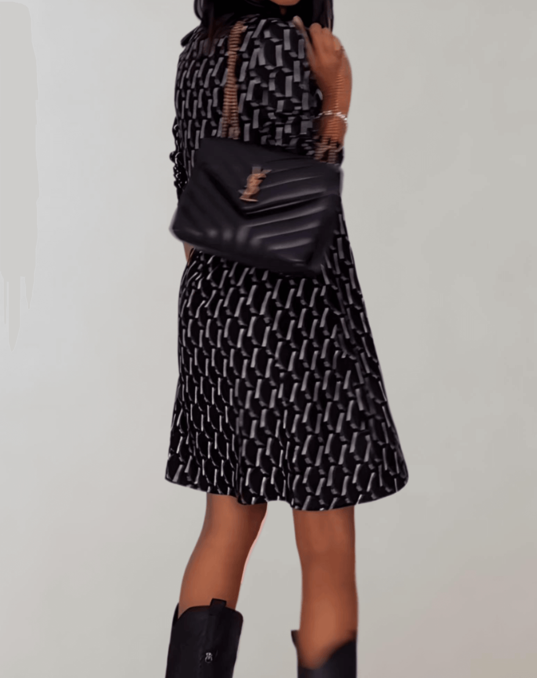 Casual women's floral sundress, lightweight and comfortable, ideal for beach days or summer outings.