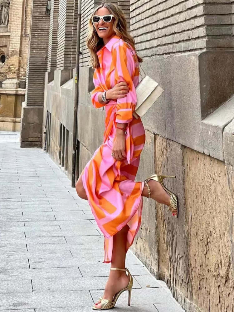 Flattering women's printed wrap dress with elegant floral design. A versatile midi for summer events.