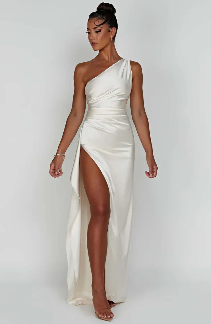Comfortable women's elegant maxi dress, versatile flowy design for spring and summer events.