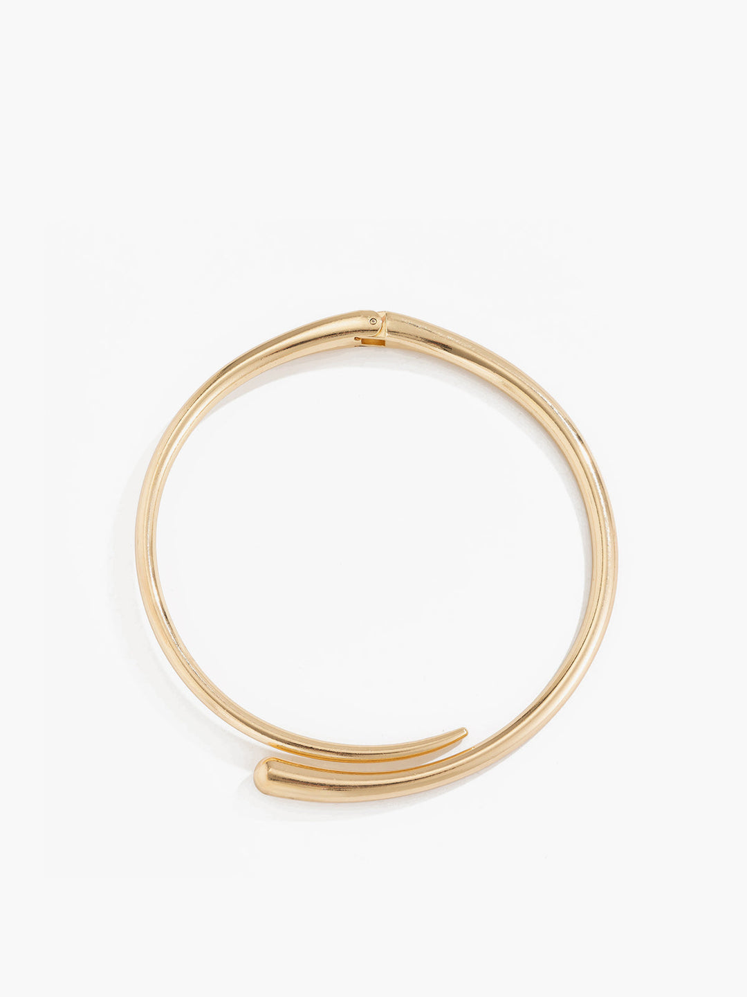 Women's gold water drop choker. A stylish and elegant jewelry necklace for a modern minimalist look.