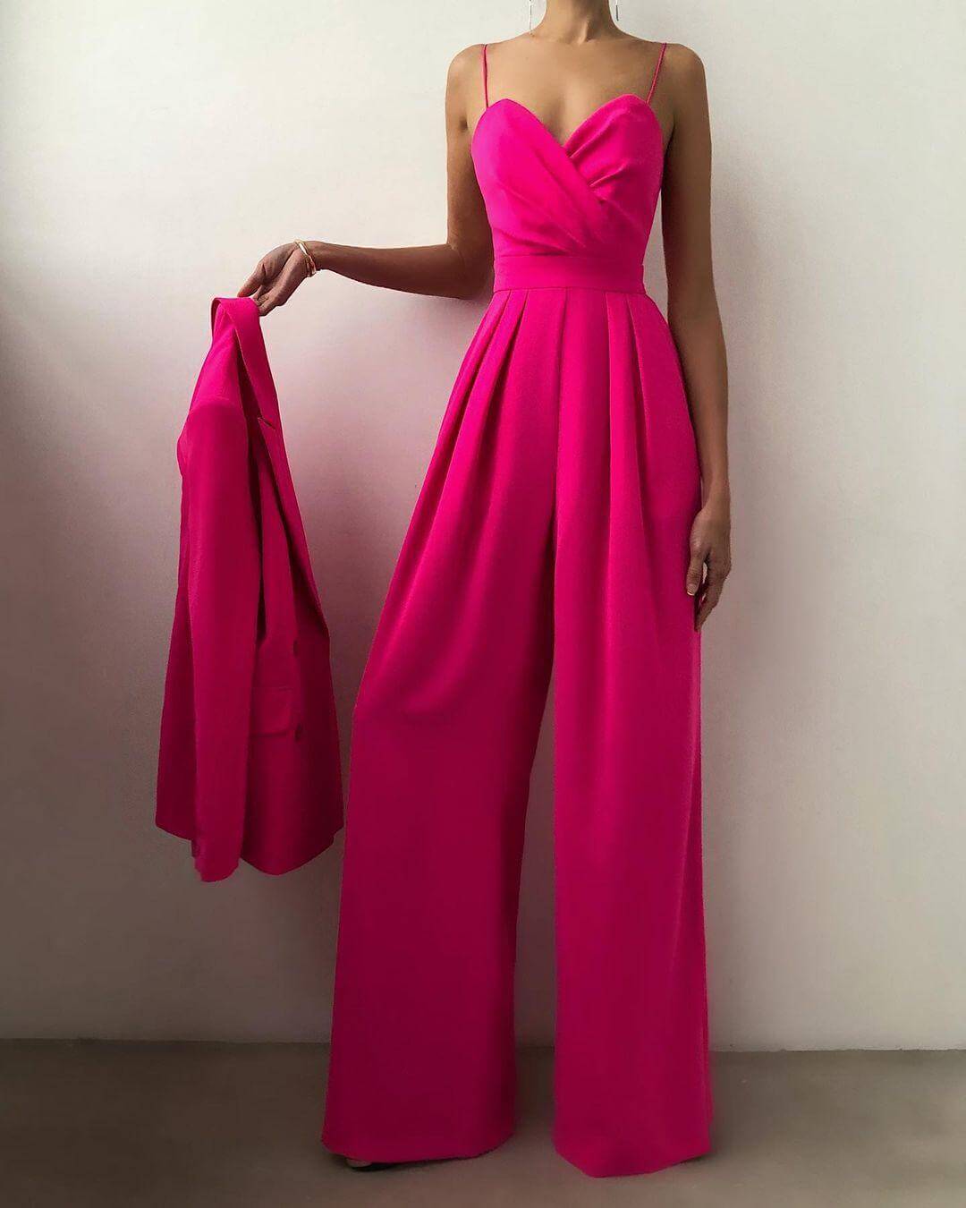 Elegant women's versatile high-waist spaghetti strap jumpsuit. Comfortable and chic for summer evenings.