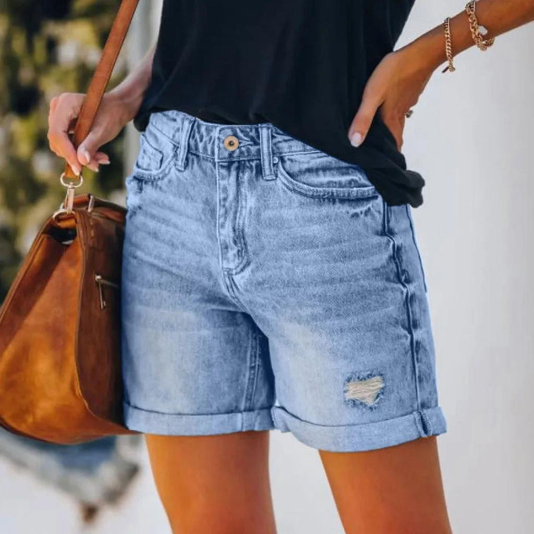 Comfortable women's high-waist fashion shorts, ideal for elegant summer wear and warm weather outfits.