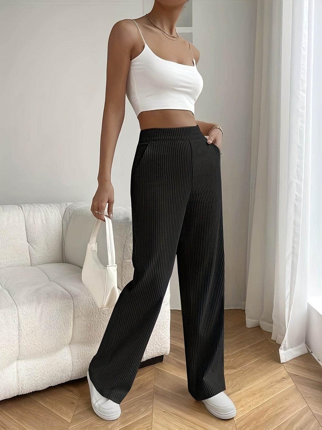 Stylish women's wide leg pants with high waist, ideal for elegant office attire or sophisticated casual outings.