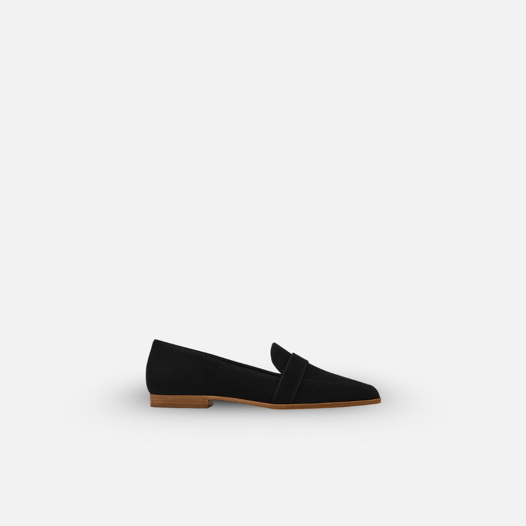 Elegant women's Italian-inspired spring loafers, perfect for sophisticated style.