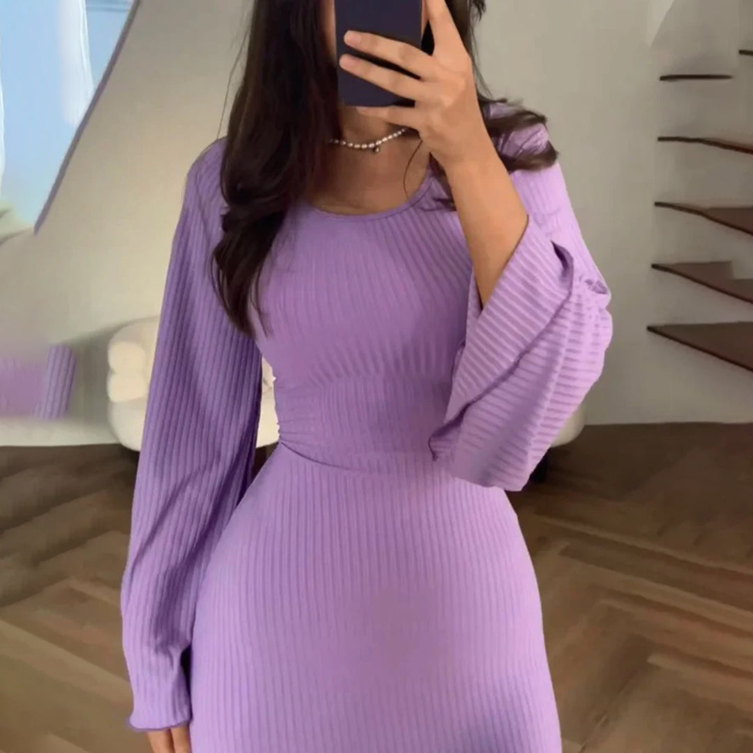 Women's chic knit maxi dress with long sleeves, offering a comfortable yet elegant silhouette for any event.