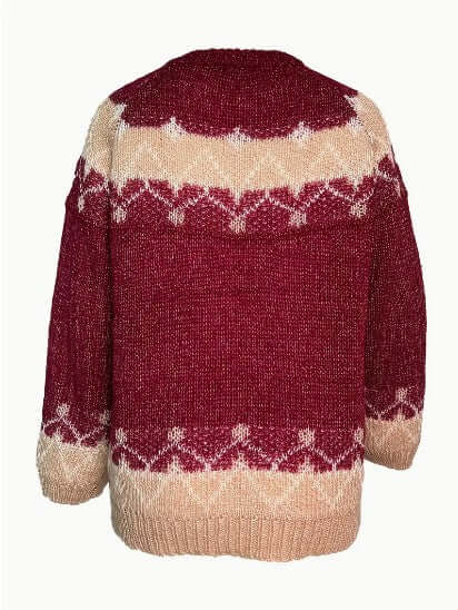 Sophisticated women's knitted round neck sweater, versatile long sleeve top for fall style.