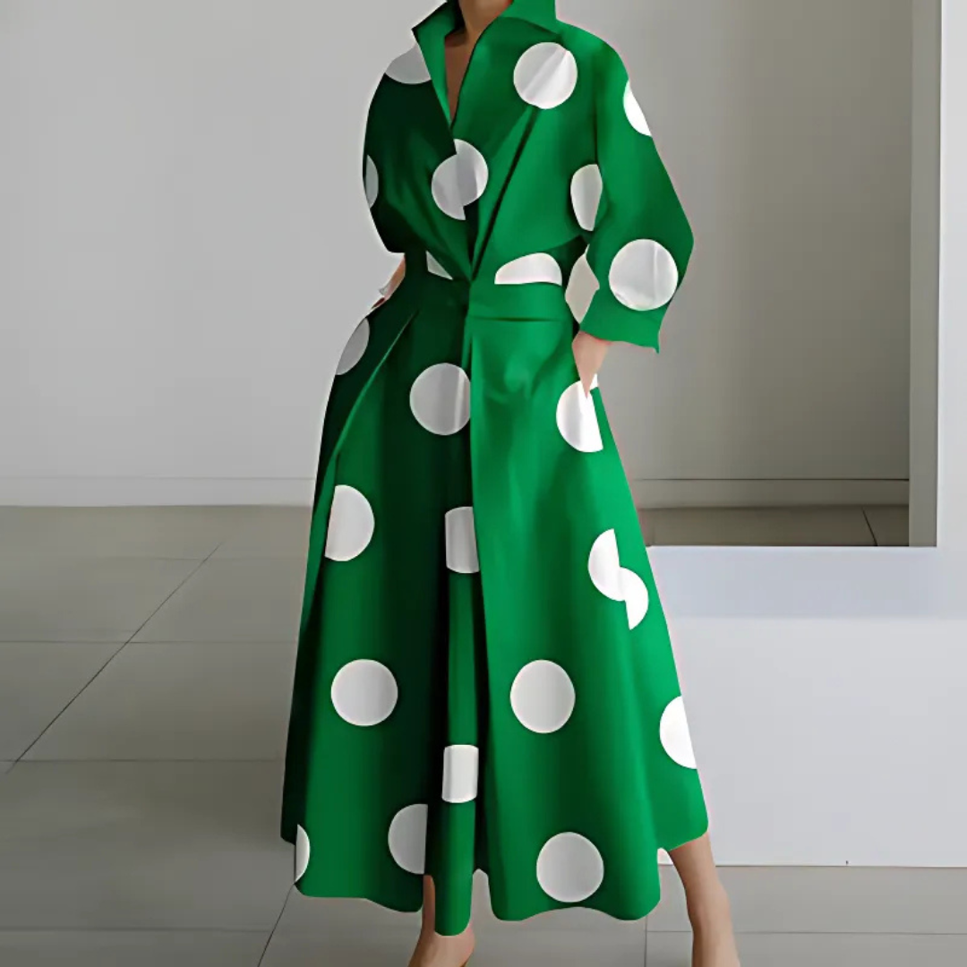 Versatile women's long lapel wrap dress, comfortable and elegant, ideal for parties and events.